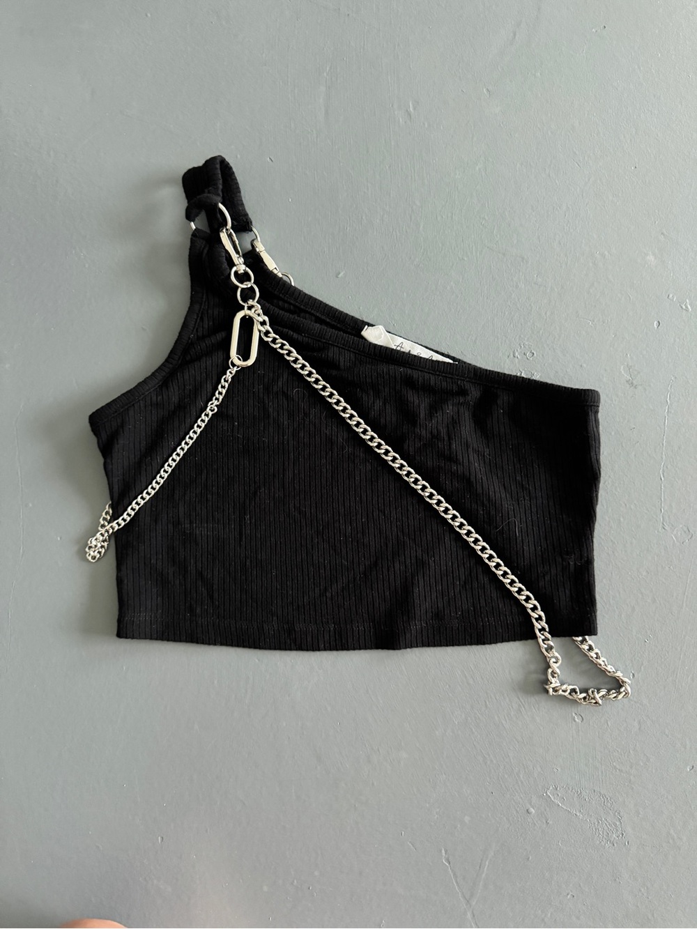 Emma & Sam Black One-Shoulder Ribbed Crop Top with Silver Chain